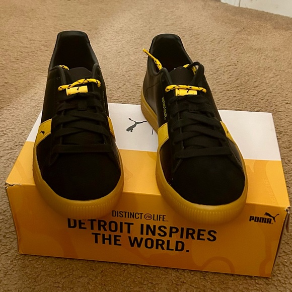 A brand new never before worn sporty stylish pair of Puma sneakers. - Picture 2 of 6